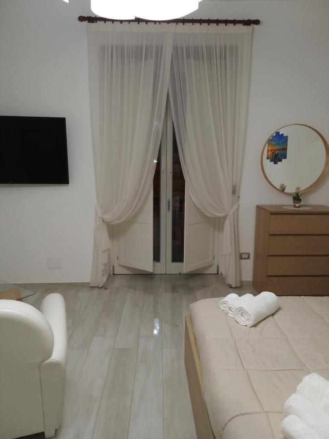 Al Teatro Verdi Luxury Apartment Salerno Buitenkant foto