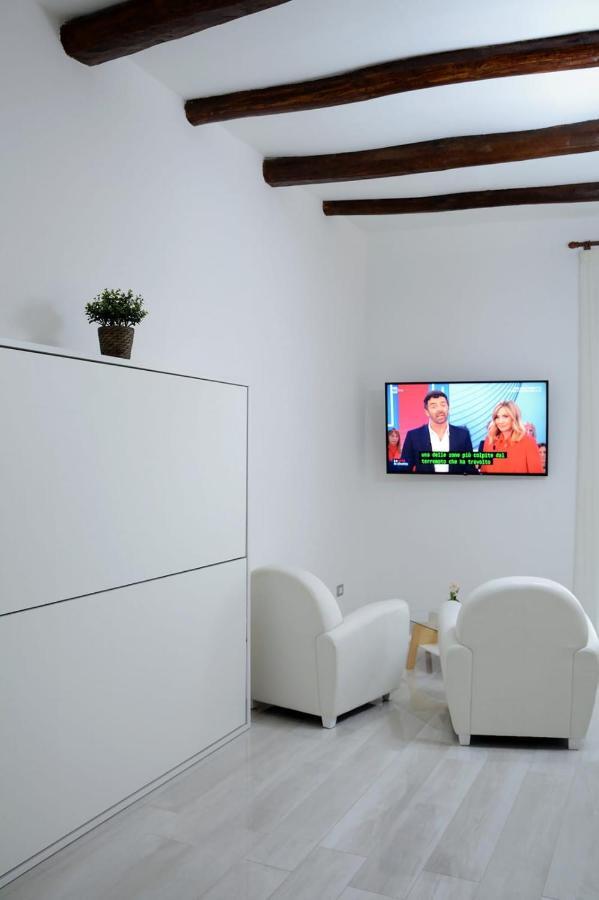 Al Teatro Verdi Luxury Apartment Salerno Buitenkant foto