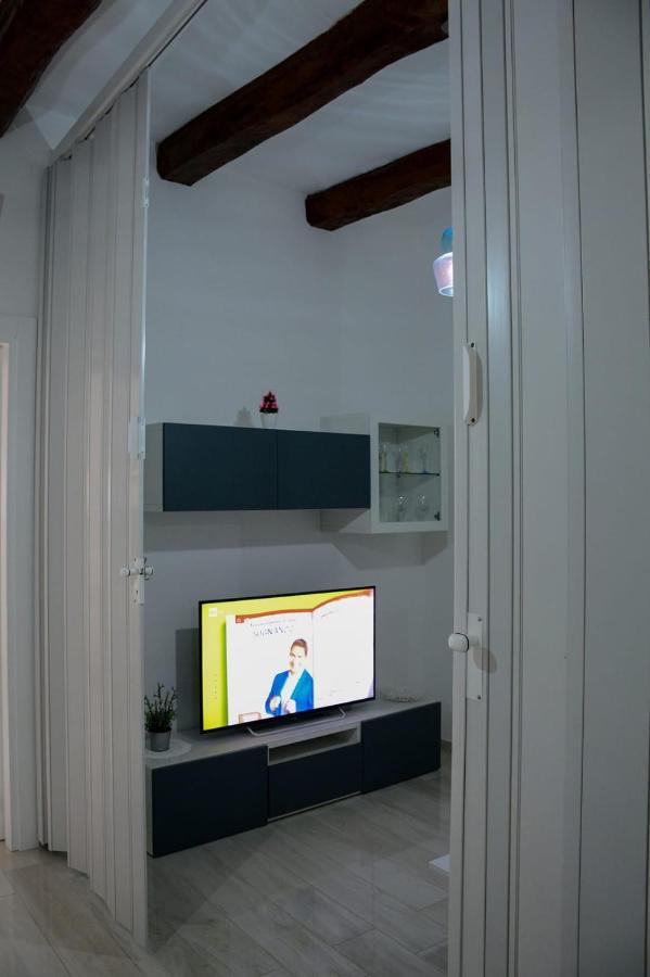 Al Teatro Verdi Luxury Apartment Salerno Buitenkant foto